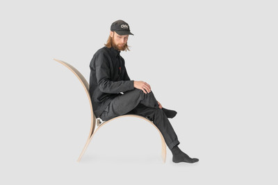 Selbstformender Holzstuhl | hylo tech Lounge Chair. Quelle: ©ICD University of Stuttgart, Robert Faulkner