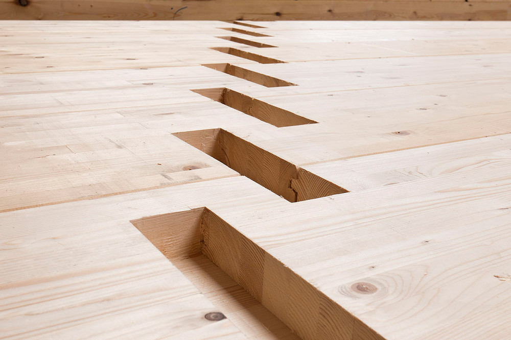 Balkenschichtholz mit Vorbereitung für eine Treppe. Quelle FNR/Nast